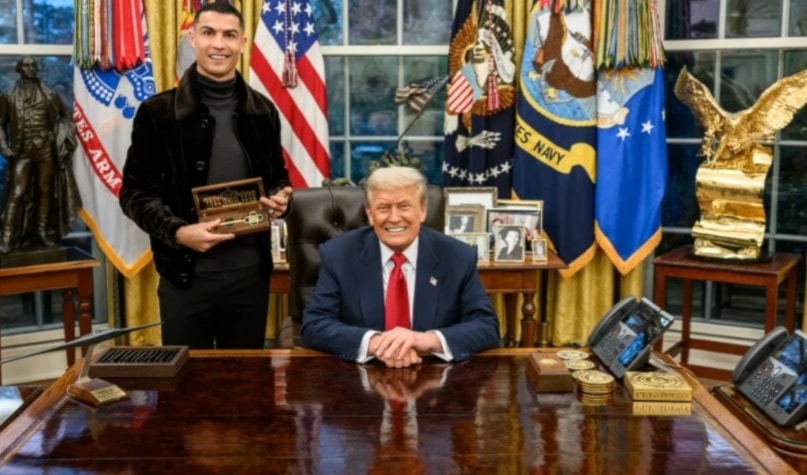 تلقّى النجم البرتغالي هدية خاصة من الرئيس الأميركي تمثّلت بمفتاح ذهبي للبيت الأبيض.
