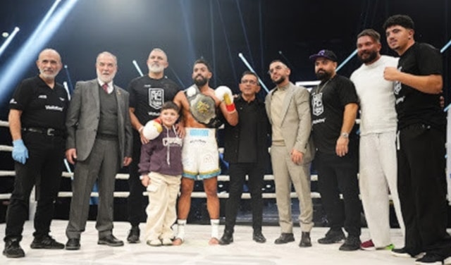 البطل اللبناني يوسف عبود بعد فوزه على الإيطالي فلوريان كوكاج بالضربة القاضية (الأخبار)