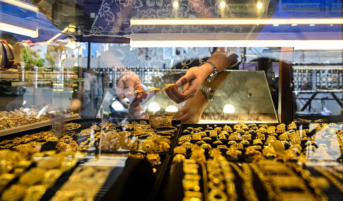 تهديدات ترامب بفرض رسوم جمركية كافية ليظل الذهب أحد خيارات الملاذ الآمن (أ ف ب)