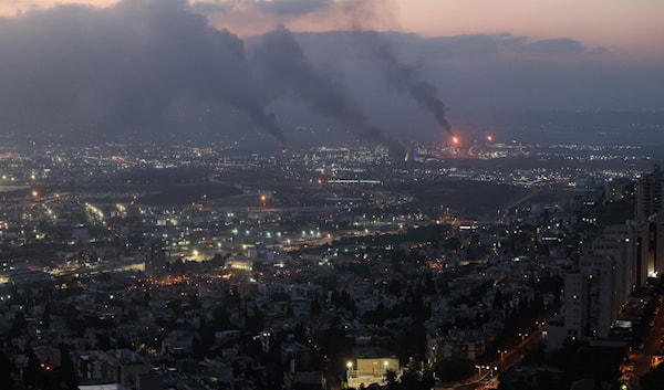 سقوط صواريخ إيرانية في ضواحي تل أبيب (أرشيف - أ ف ب)