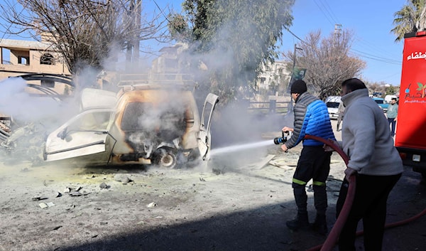 سيارة استهدفها العدو الإسرائيلي في الخيام الجنوبية، أول من أمس (أ ف ب)