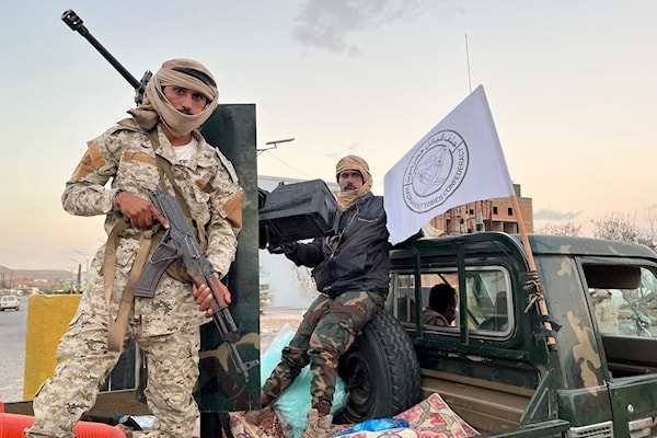 عناصر موالية للسعودية في المكلا، عاصمة حضرموت (أ ف ب)