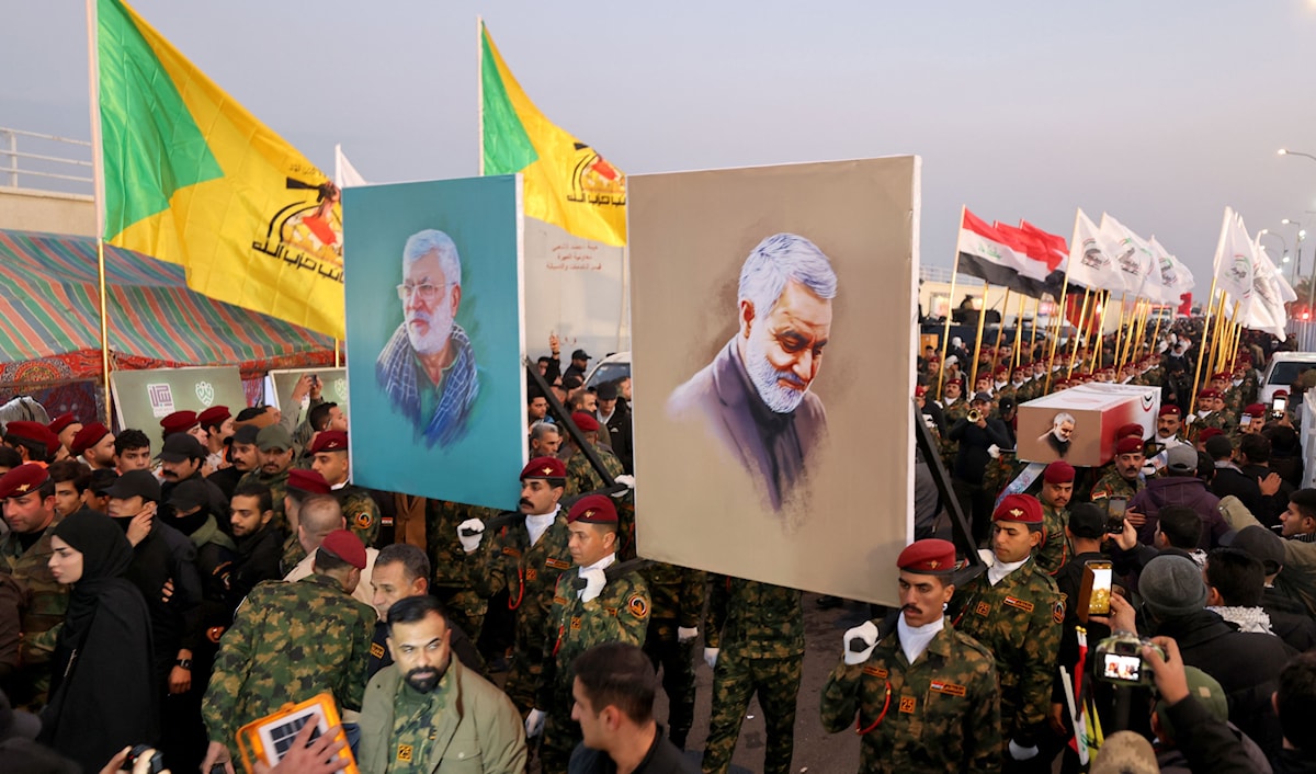 استعراض لـ "الحشد الشعبي" في بغداد في ذكرى استشهاد سليماني والمهندس (أ ف ب)