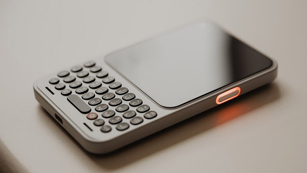 تعتمد لوحة المفاتيح على تقنية اللمس