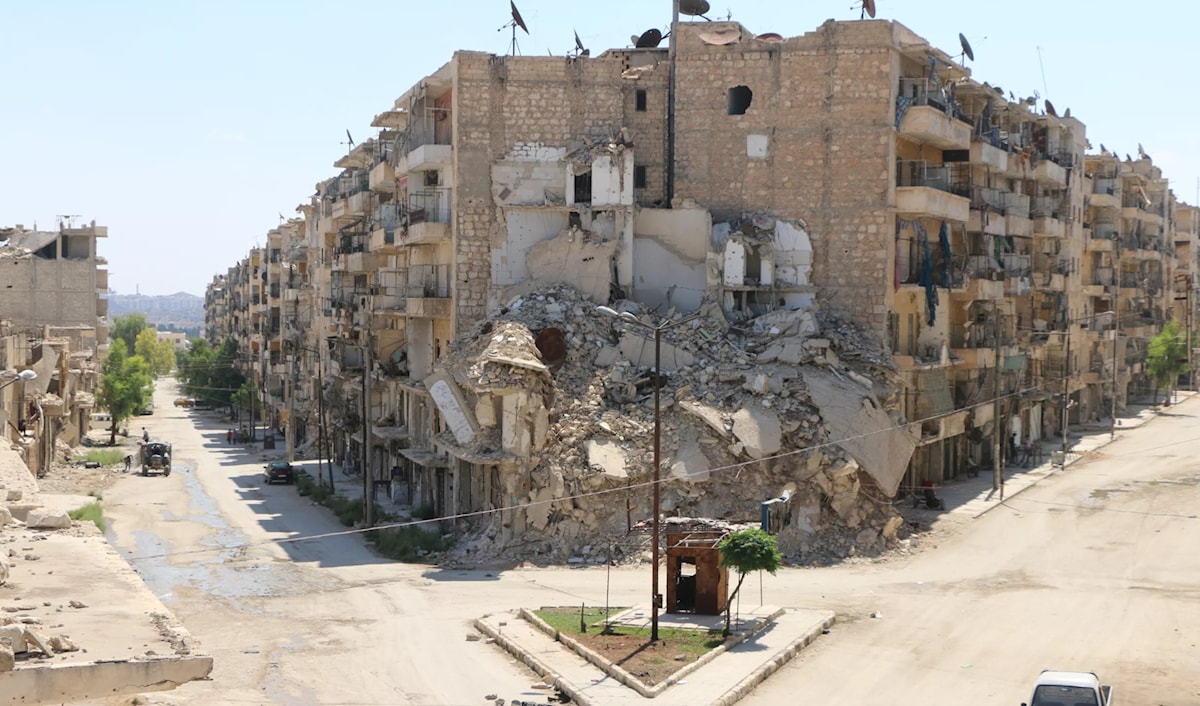 هيئة العمليات: كافة مواقع «قسد» داخل أحياء الشيخ مقصود والأشرفية هي هدف عسكري مشروع لنا. (من الويب)