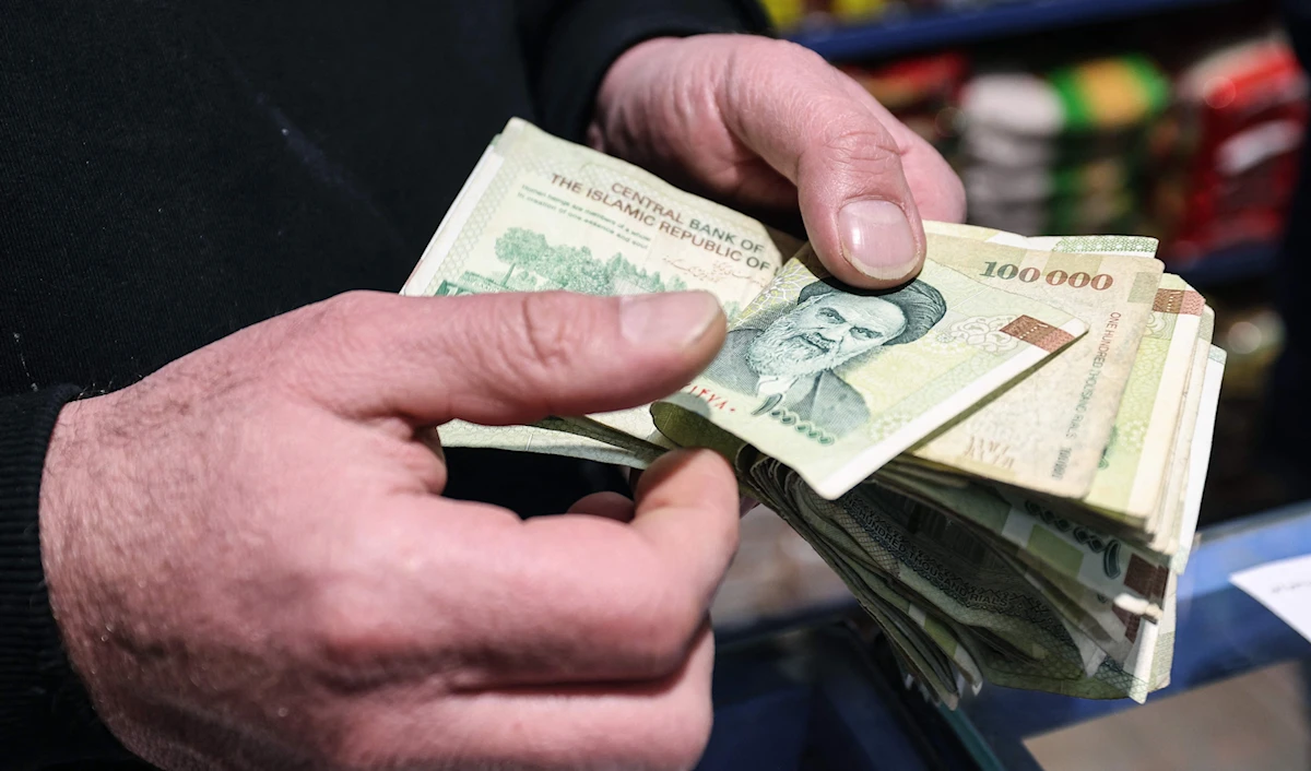 شهد سوق العاصمة إضراباً وتظاهرات على خلفية الانخفاض المتجدّد لسعر صرف الريال الإيراني مقابل الدولار (أ ف ب)