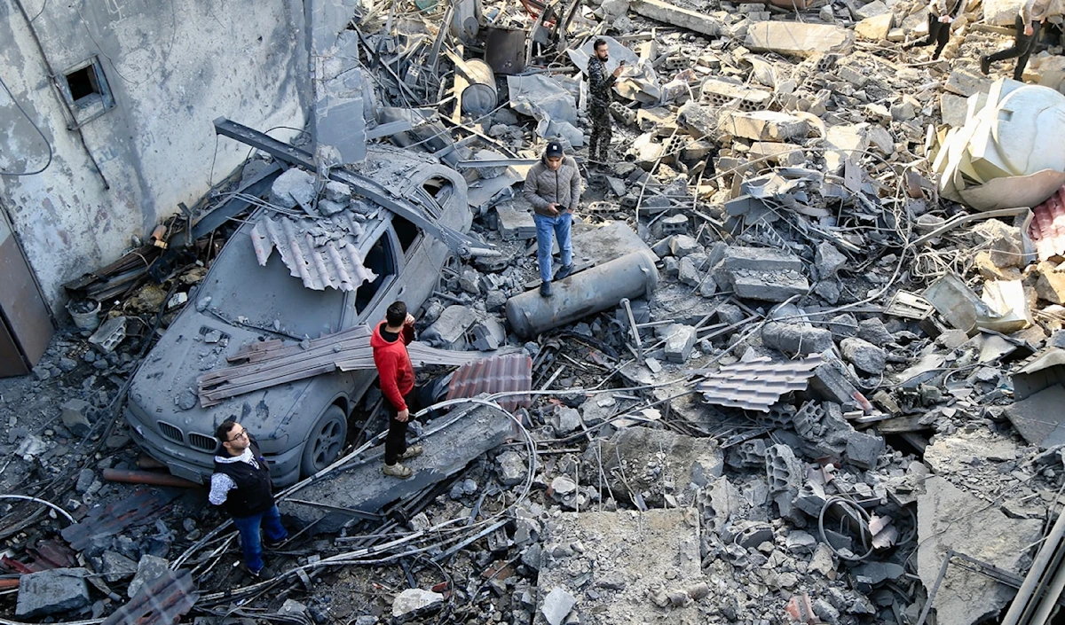 آثار الغارة التي شنّها العدو على سينيق أول من أمس (علي حشيشو)