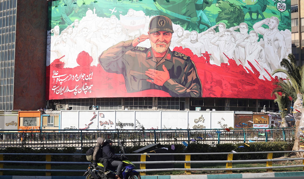 بعد حرب الـ12 يوماً في حزيران 2024، بدأ التحوّل الإيراني من مبدأ  «الدفاع الهجومي» إلى التفكير في «الردع الهجومي» (أ ف ب)