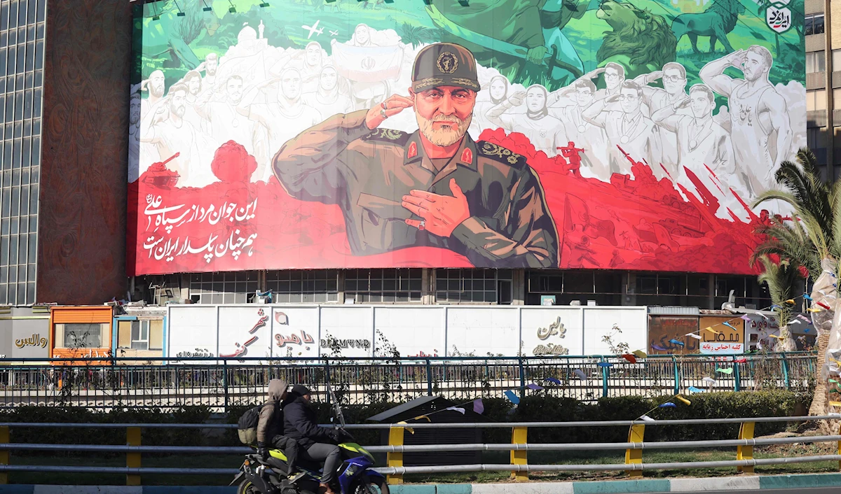 بعد حرب الـ12 يوماً في حزيران 2024، بدأ التحوّل الإيراني من مبدأ  «الدفاع الهجومي» إلى التفكير في «الردع الهجومي» (أ ف ب)