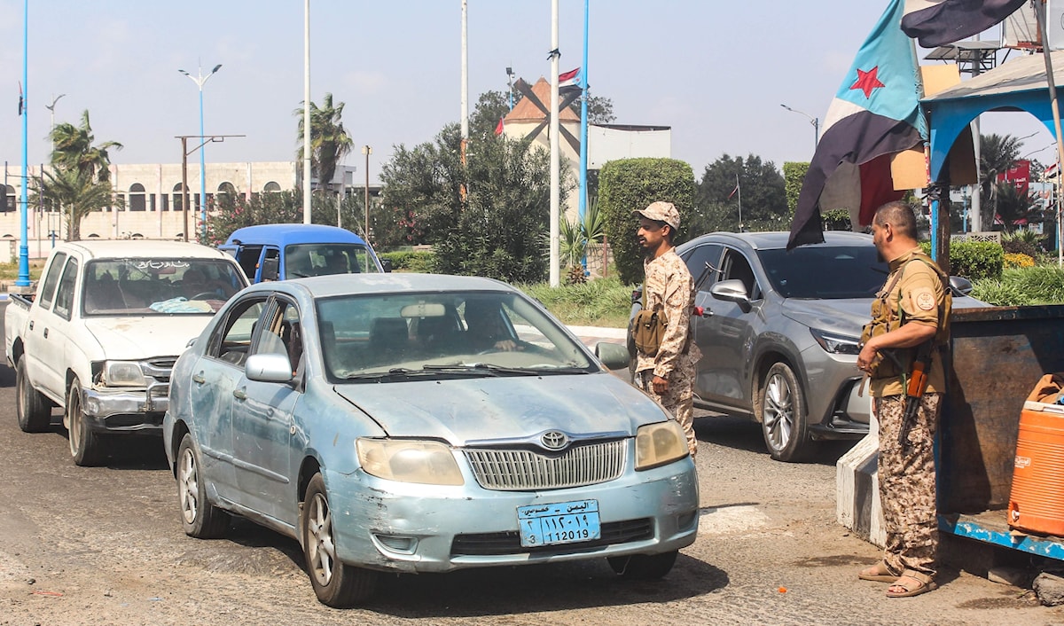الطائرة التي أقلّت الزبيدي تُستخدم عادة في مناطق صراع مثل ليبيا وإثيوبيا والصومال (أ ف ب)