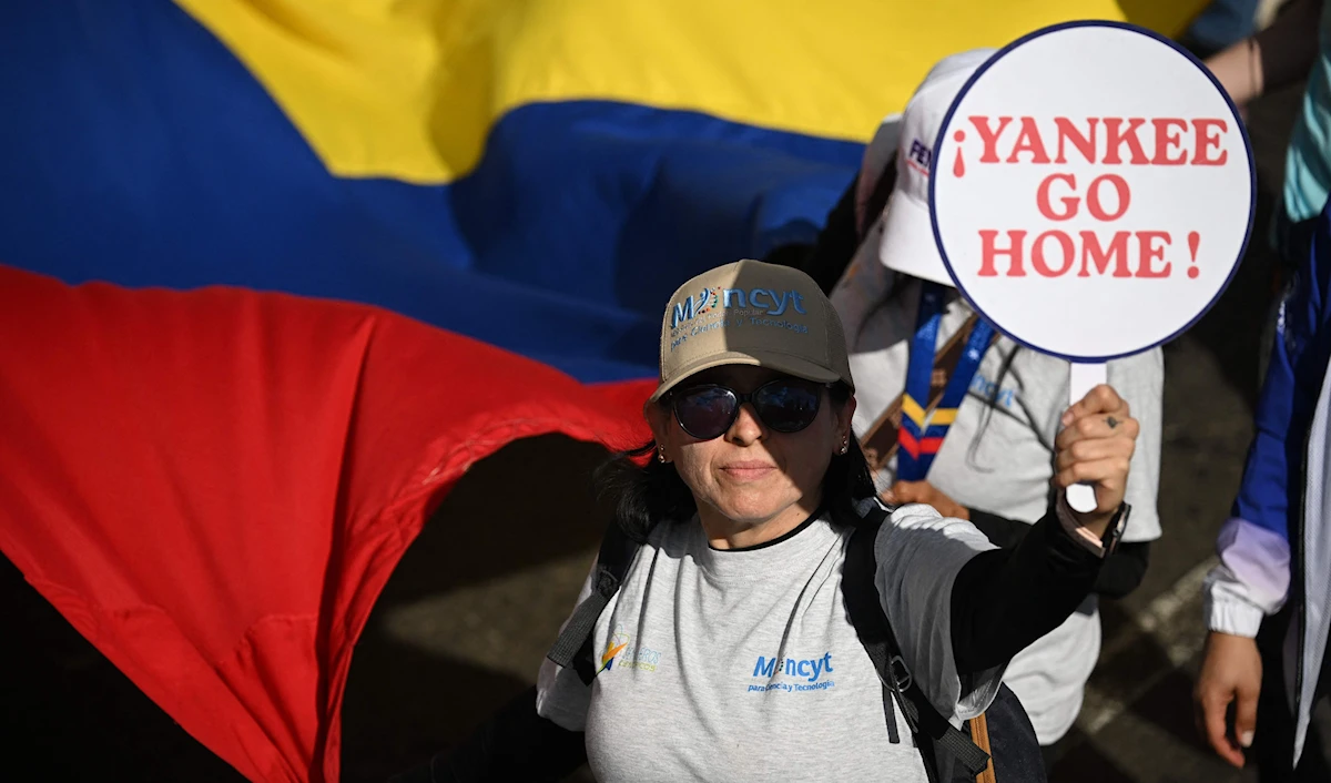 يكثر الحديث أخيراً عن وزير الداخلية ديوسيدادو كابيو، المعروف بكونه أحد «منافسي» رودريغيز في السلطة (أ ف ب)