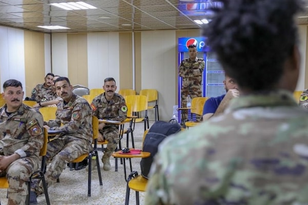 عناصر من قوات التحالف والقوات الخاصة العراقية خلال نشاط مشترك قرب بغداد العام الفائت (من الويب)