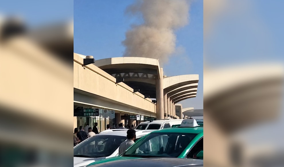 الدخان يتصاعد من مطار «الملك خالد» في الرياض (من الويب)