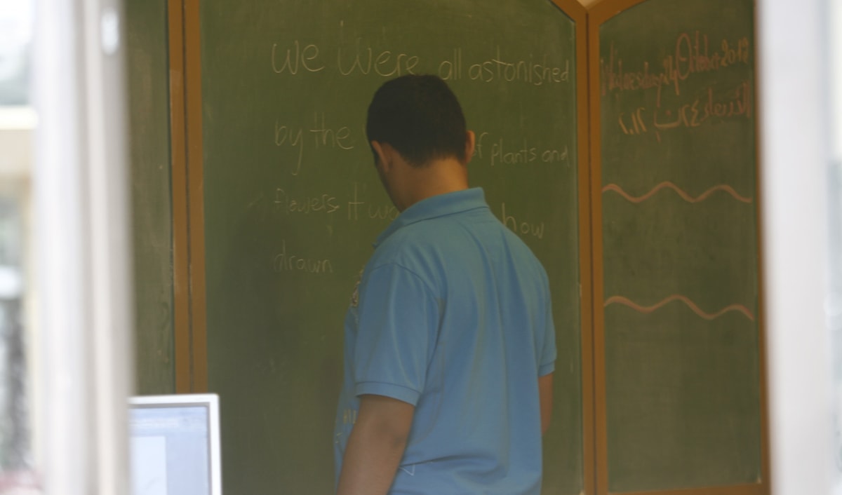 قد تظهر المؤشرات الأولى بين الرابعة والسادسة من العمر، لكن ملاحظتها لا تكفي وحدها للتشخيص. (مروان بوحيدر)
