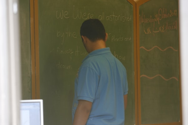 قد تظهر المؤشرات الأولى بين الرابعة والسادسة من العمر، لكن ملاحظتها لا تكفي وحدها للتشخيص. (مروان بوحيدر)