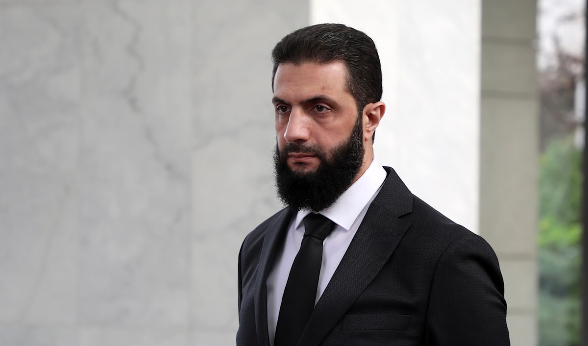 يعتمد الشرع في تعييناته على أسماء مقرّبة من «هيئة تحرير الشام» (أ ف ب)