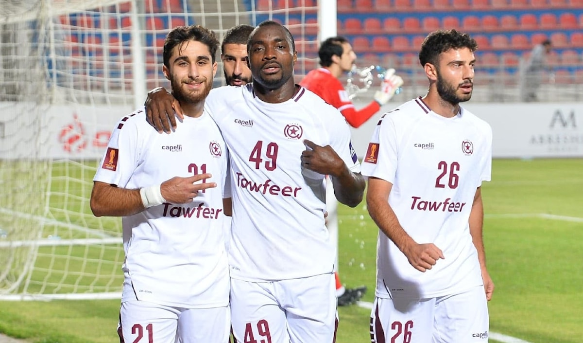 لاعبو النجمة يحتفلون بالهدف الثالث الذي سجّله علي الفضل (مصطفى التقى)