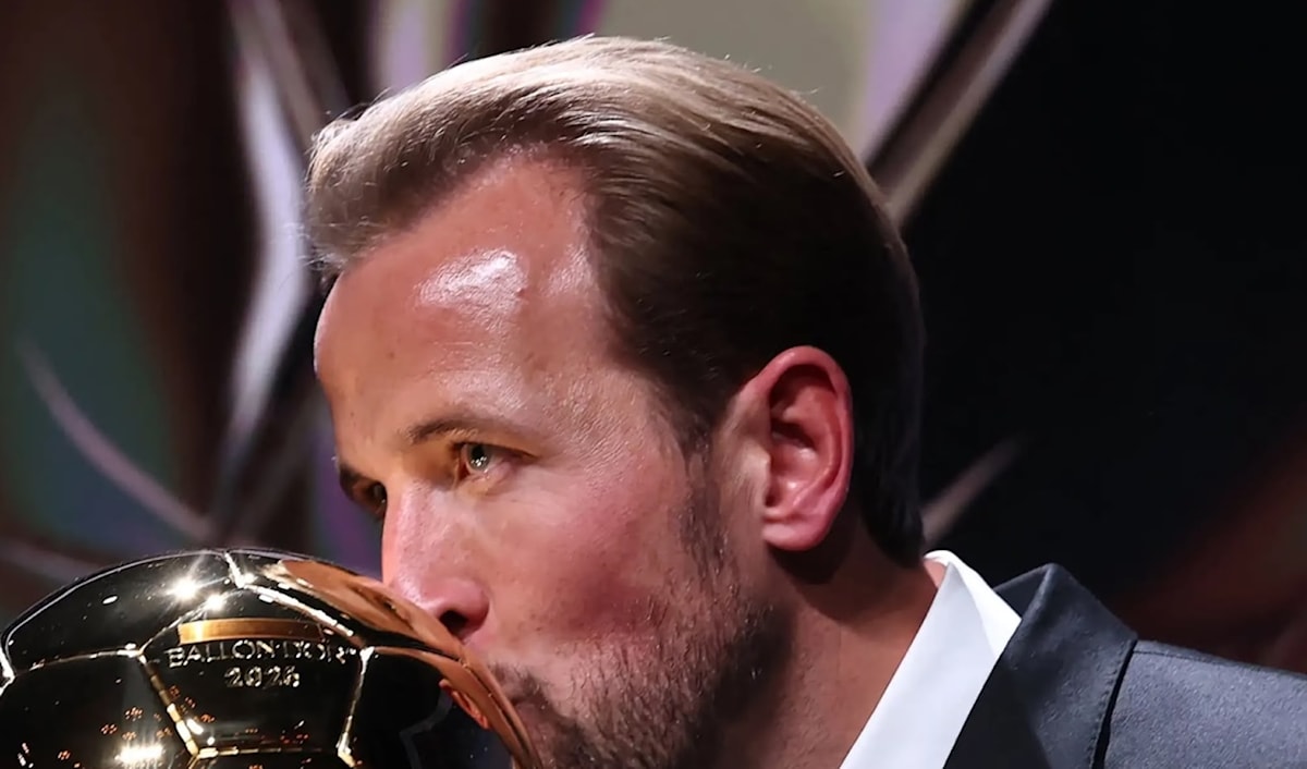 أصبح كاين أول لاعب إنكليزي يُتوّج بالجائزة منذ مايكل أوين عام 2001، وأول لاعب في بايرن ميونيخ يحرز الكرة الذهبية منذ 45 عاماً.