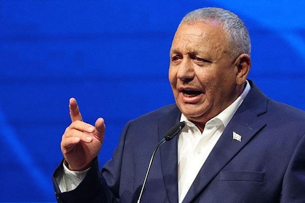 تبدو الاحتفالات التي شهدها معسكر آيزنكوت، عقب إغلاق صناديق الاقتراع، سابقة لأوانها (من الويب)