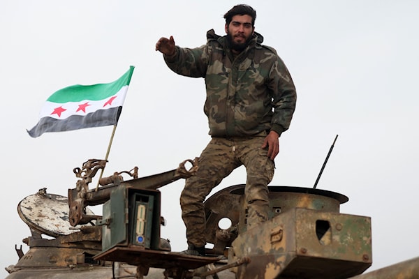 دُمج العناصر الذين بقوا في «الفرقة 40»، بعد حلّها، في لواء جديد هو «اللواء الأول» العامل وسط سوريا (أ ف ب)