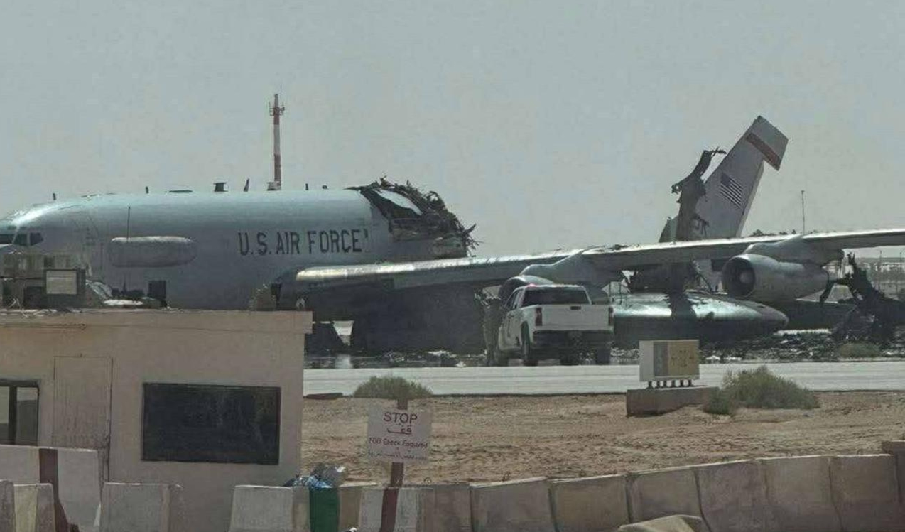 طائرة قيادة وتحكم إلكترونية من طراز «إي-3 سينتري» دمرها هجوم إيراني.