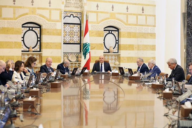 عون مترئساً جلسة مجلس الوزراء في قصر بعبدا (رئاسة الجمهورية)