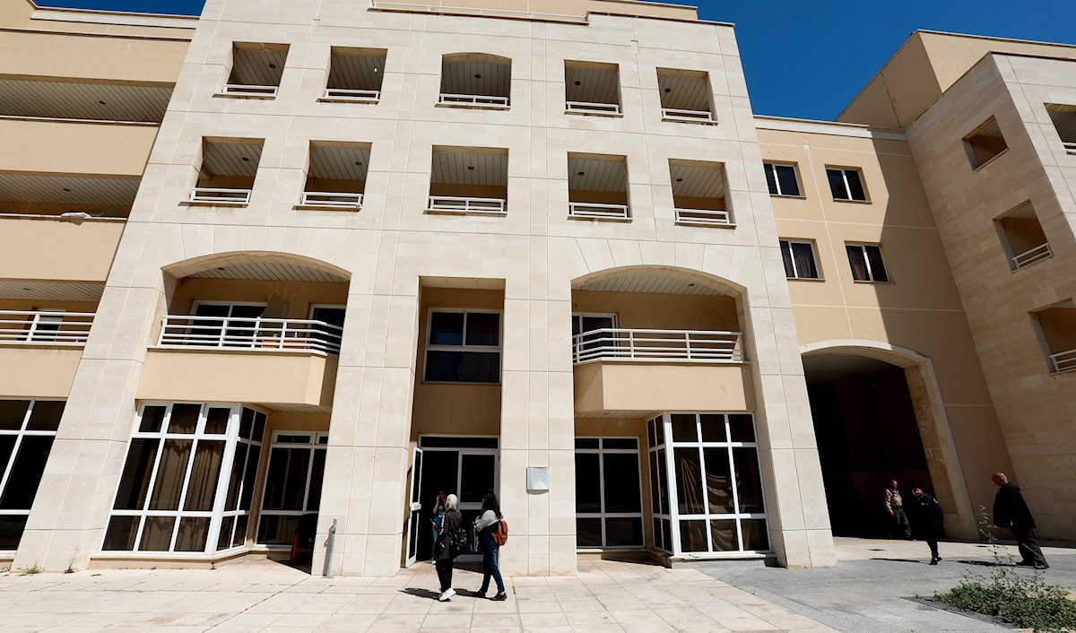 السكن الجامعي في مجمع الجامعة اللبنانية في الحدت (مروان بو حيدر)