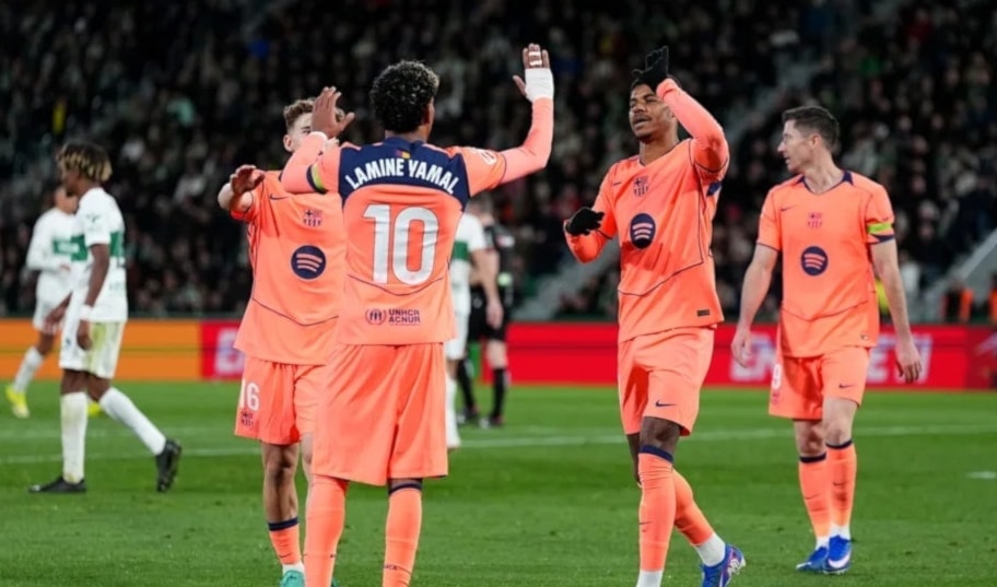 عززَ برشلونة صدارته للدوري بـ55 نقطة بفارق 4 نقاط عن ريال مدريد الذي سيواجه ضيفه رايو فاليكانو.