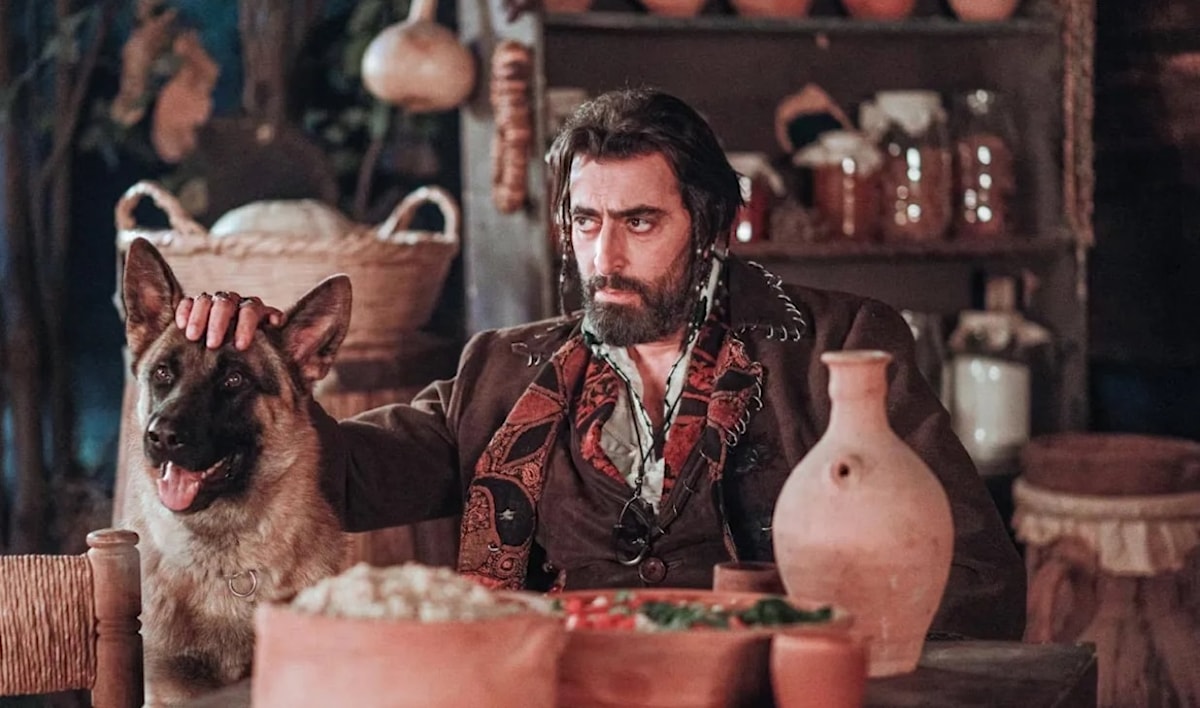 تعيد القناة عرض المسلسل السوري «السبع» الذي بث العام الماضي