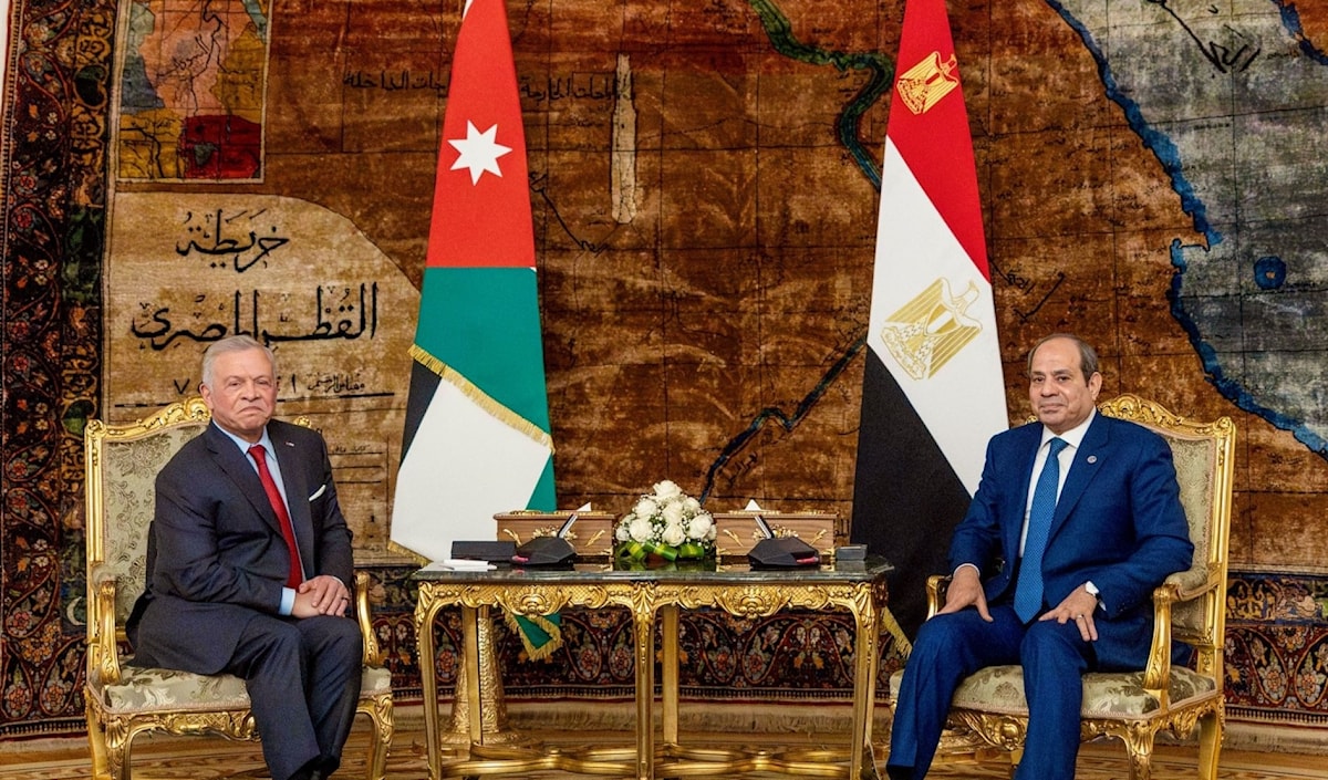 السيسي مستقبلاً عبدالله في قصر الاتحادية (بترا)