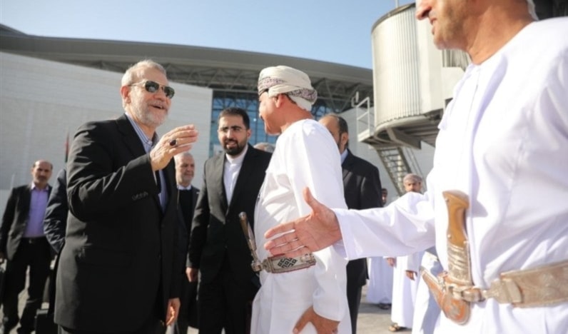 أمين المجلس الأعلى للأمن القومي الإيراني علي لاريجاني يختتم زيارته لمسقط