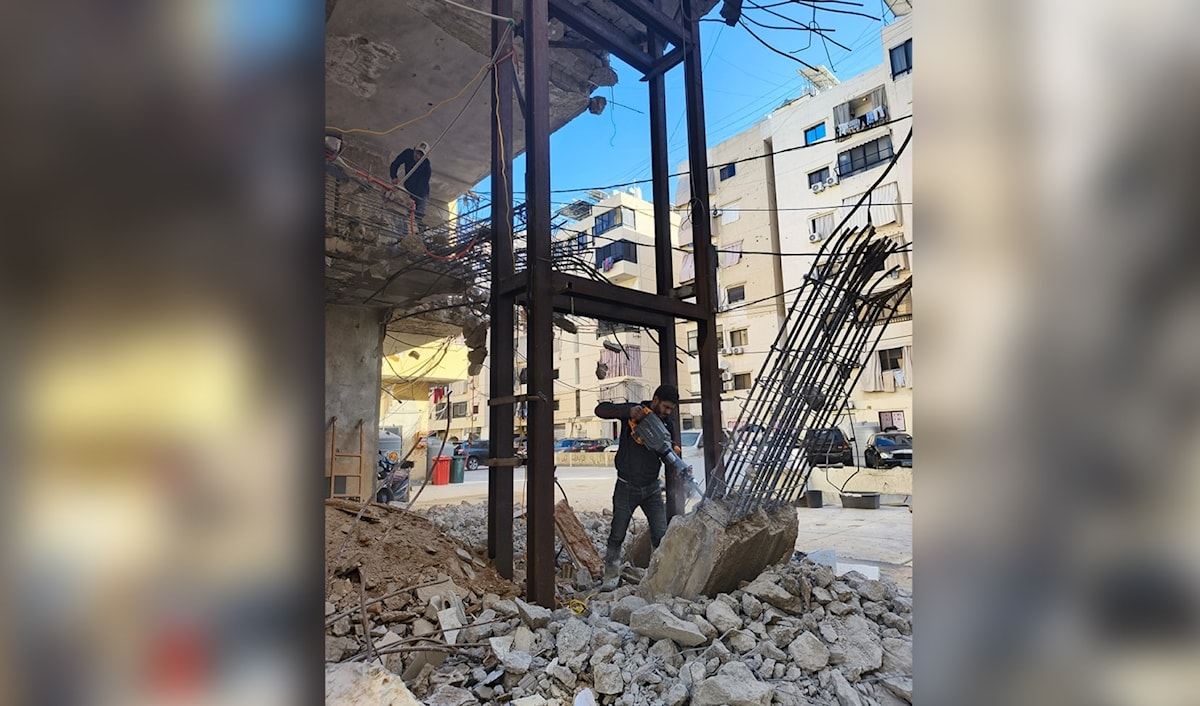 أعمال ترميم إنشائية في أحد المباني في الضاحية الجنوبية (الأخبار)