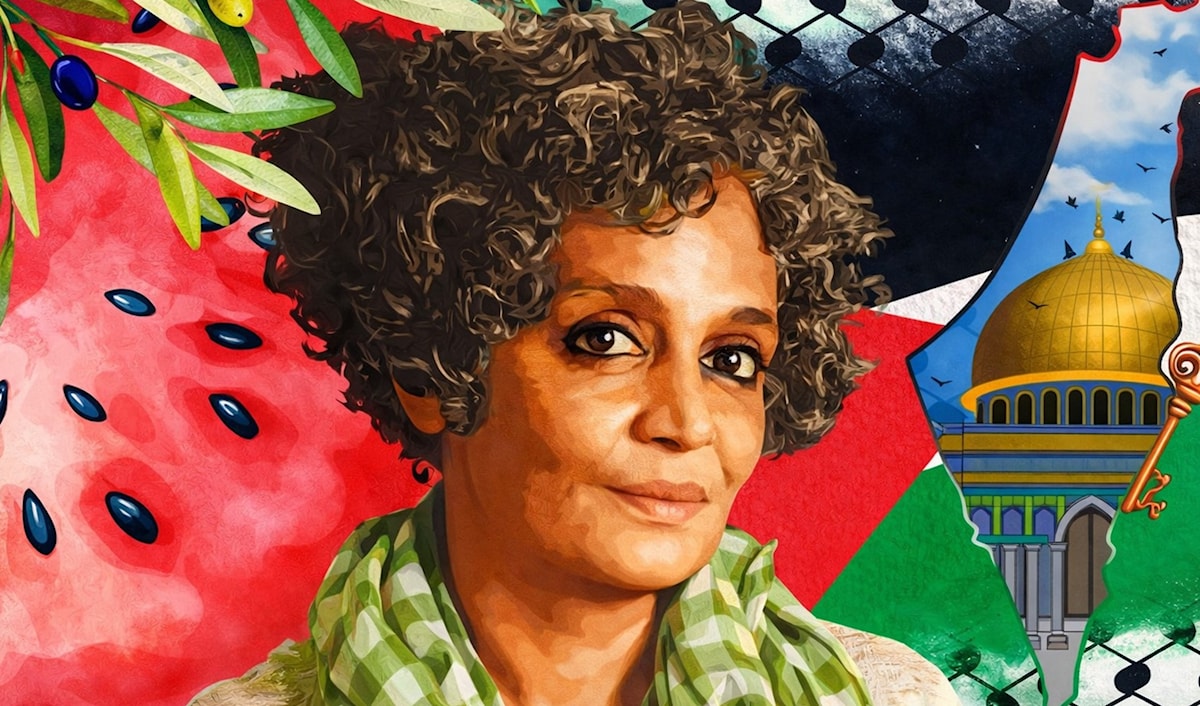 أرونداتي روي مشمئزّة من «البرليناله»:  أنتم شركاء في الإبادة