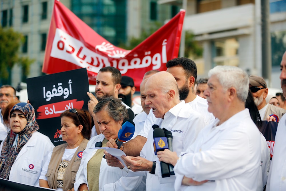 اعتصام لعدد من الأطباء من منظمة &laquo;أطباء بلا حدود&raquo; في بيروت لإيقاف حرب الإبادة في غزة (مروان بو حيدر)