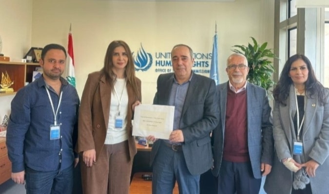 زار وفد من العائلة الممثلَ الإقليميَّ للمفوضية السامية للأمم المتحدة لحقوق الإنسان (من الويب)