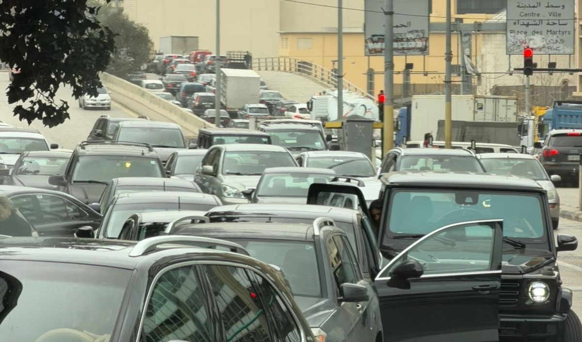 قطع الطريق على جسر «الرينغ» احتجاجاً على الضرائب التي أقرتها الحكومة (من الويب)