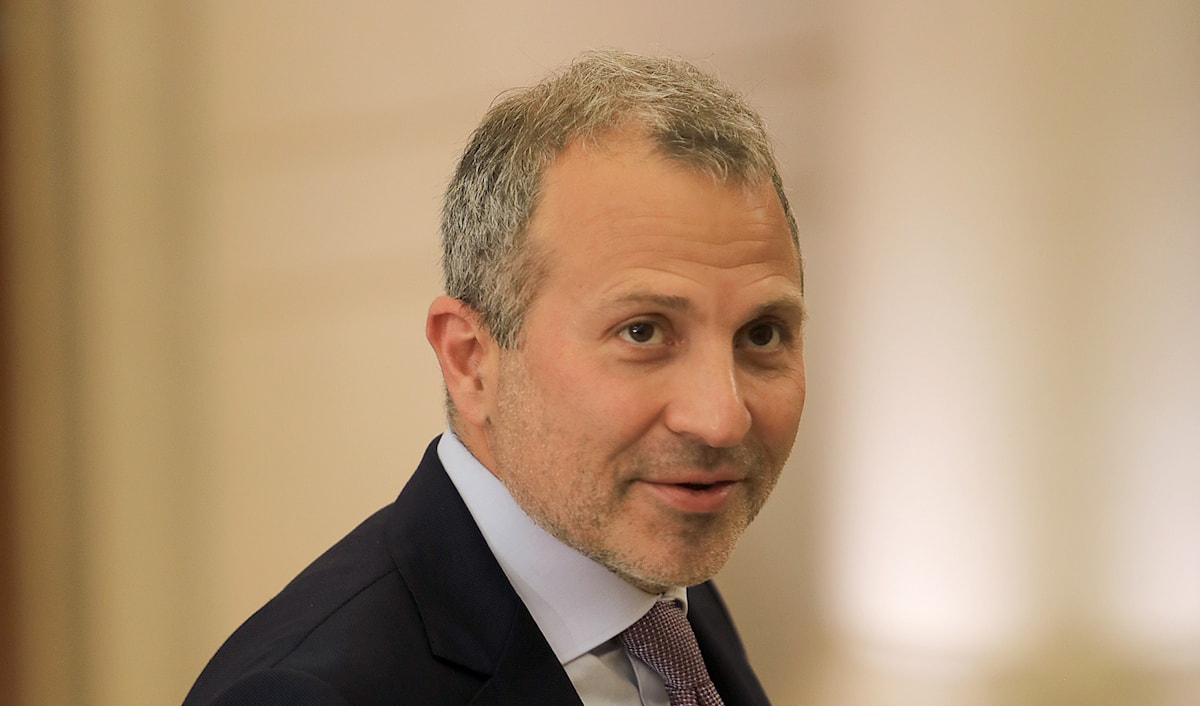 باسيل: تنكّر للوعود واستهتار كامل من الحكومة ووزارة الطاقة بحقوقكم وغلاء معيشتكم. (هيثم الموسوي)
