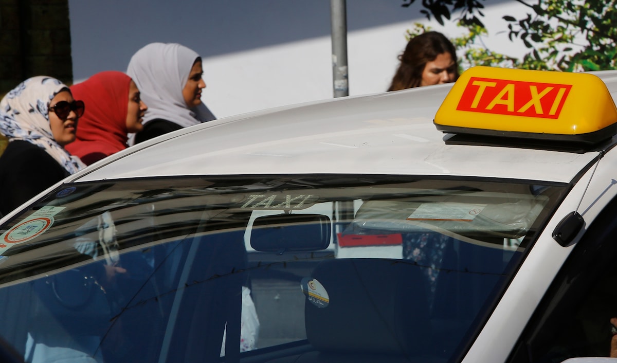 رفع عدد من السائقين العموميين تعرفة «السرفيس» بنسبة 50% (الأخبار)