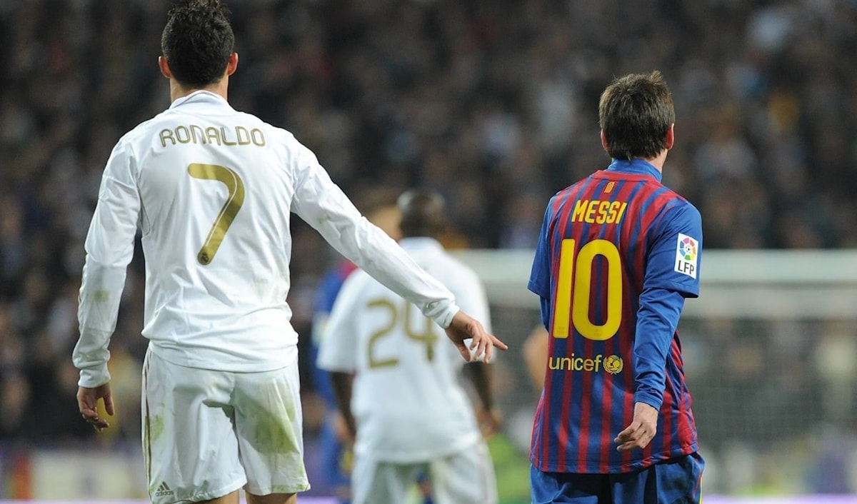 تقاسمَ ميسي ورونالدو صدارة هذه القائمة في الفترة بين عامَي 2021 حتى 2025.