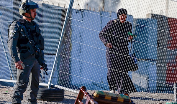 ما جرى على حاجز قلنديا هو منعٌ ممنهج وغير مسبوق منذ احتلال القدس عام 1967 (أ ف ب)