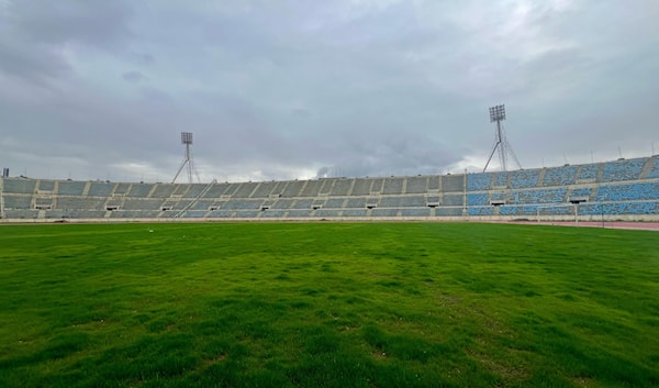 يتوافق أكثر من مسؤول على أن أرضية الملعب سيئة وفيها الكثير من الحفر ما يؤدي إلى إصابات لدى اللاعبين (طلال سلمان)