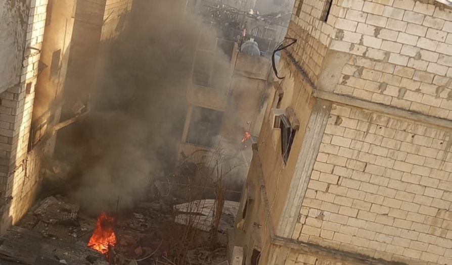 مسيرة استهدفت مبنى في حي حطين بعين الحلوة (من الويب)