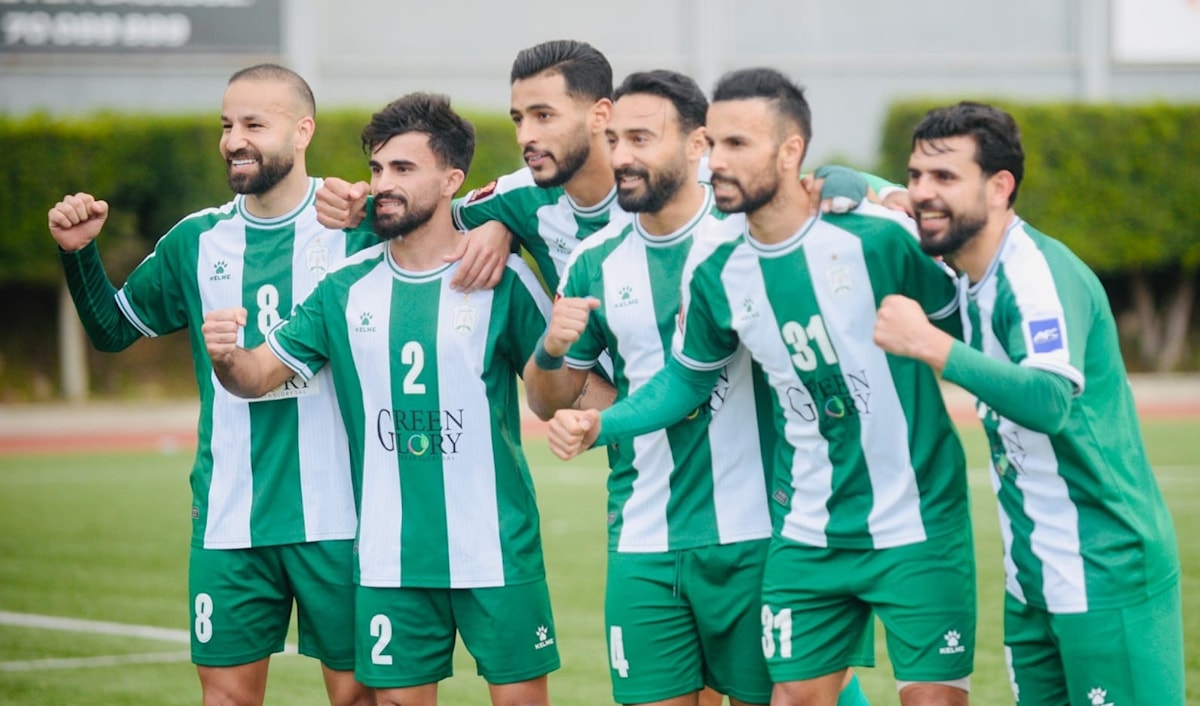 استغل الأنصار طرد قائد الساحل ليفوز بثلاثية نظيفة (طلال سلمان)