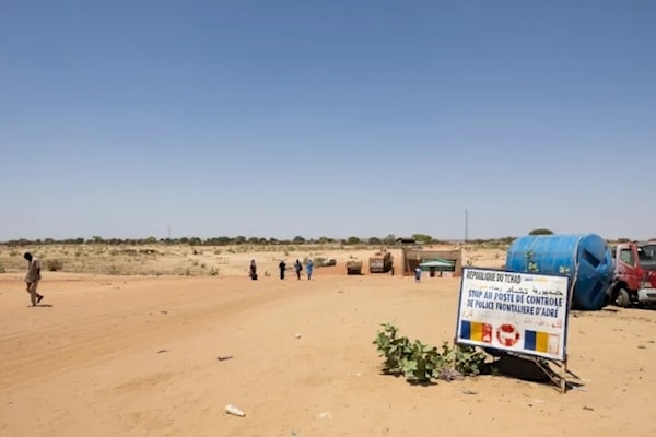 يبلغ طول الحدود بين تشاد والسودان 1403 كيلومترات (من الويب)