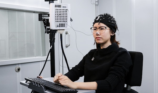 الصين تقترب من ربط الدماغ بالآلة