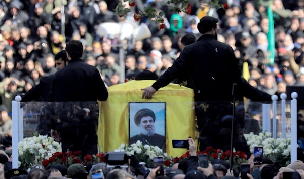 طبعت جنازة نصر الله على جدران المدينة الرياضية ومقاعدها (هيثم الموسوي)