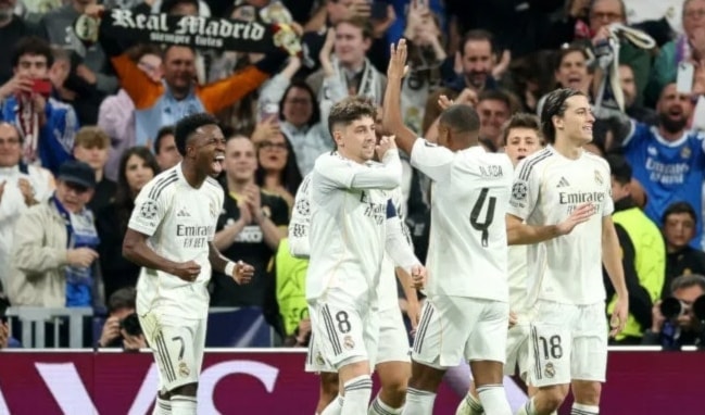 حصدَ ريال مدريد بطاقة العبور إلى الدور الـ16 في دوري أبطال أوروبا بعد أن جددَ فوزه على ضيفه بنفيكا 2-1.
