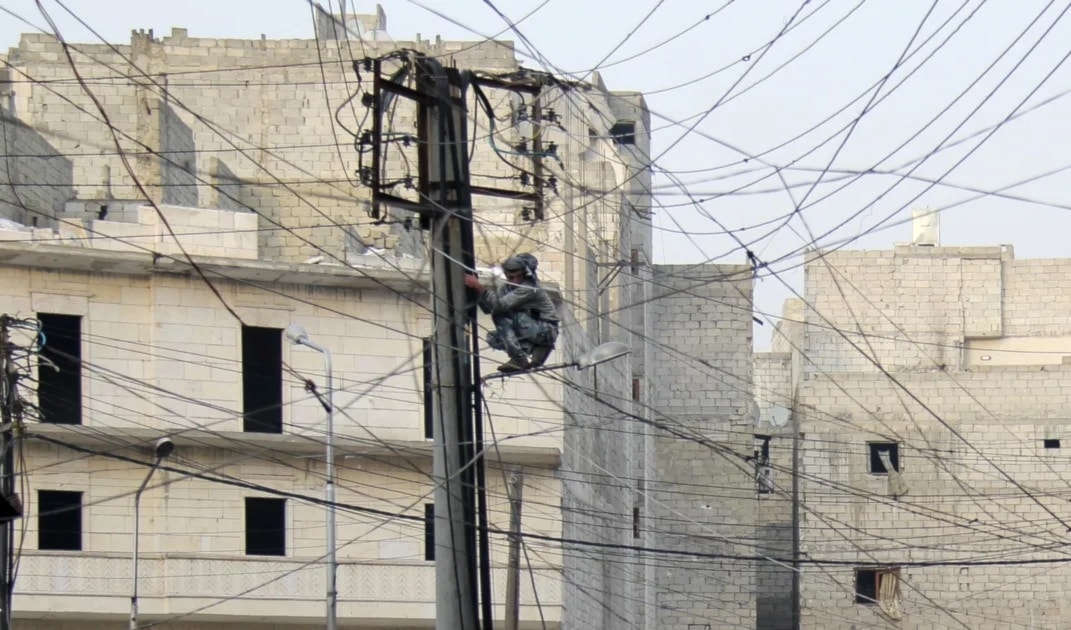 يبدو أن قدر السوريون وسوريا هو تقنين الكهرباء بشكل طوعي أو إلزامي (من الويب)