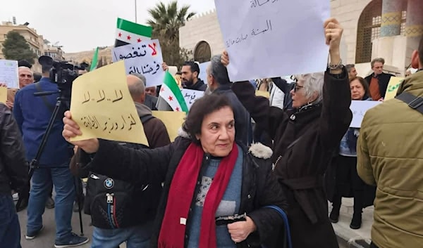 أكد المعتصمون أن قرار رفع تسعيرة الكهرباء يتجاهل بشكل كامل الواقع الاقتصادي المتردّي (من الويب)