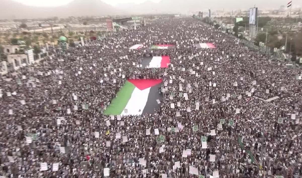 مئات الآلاف احتشدوا في صنعاء بدعوة من الحوثي (من الويب)